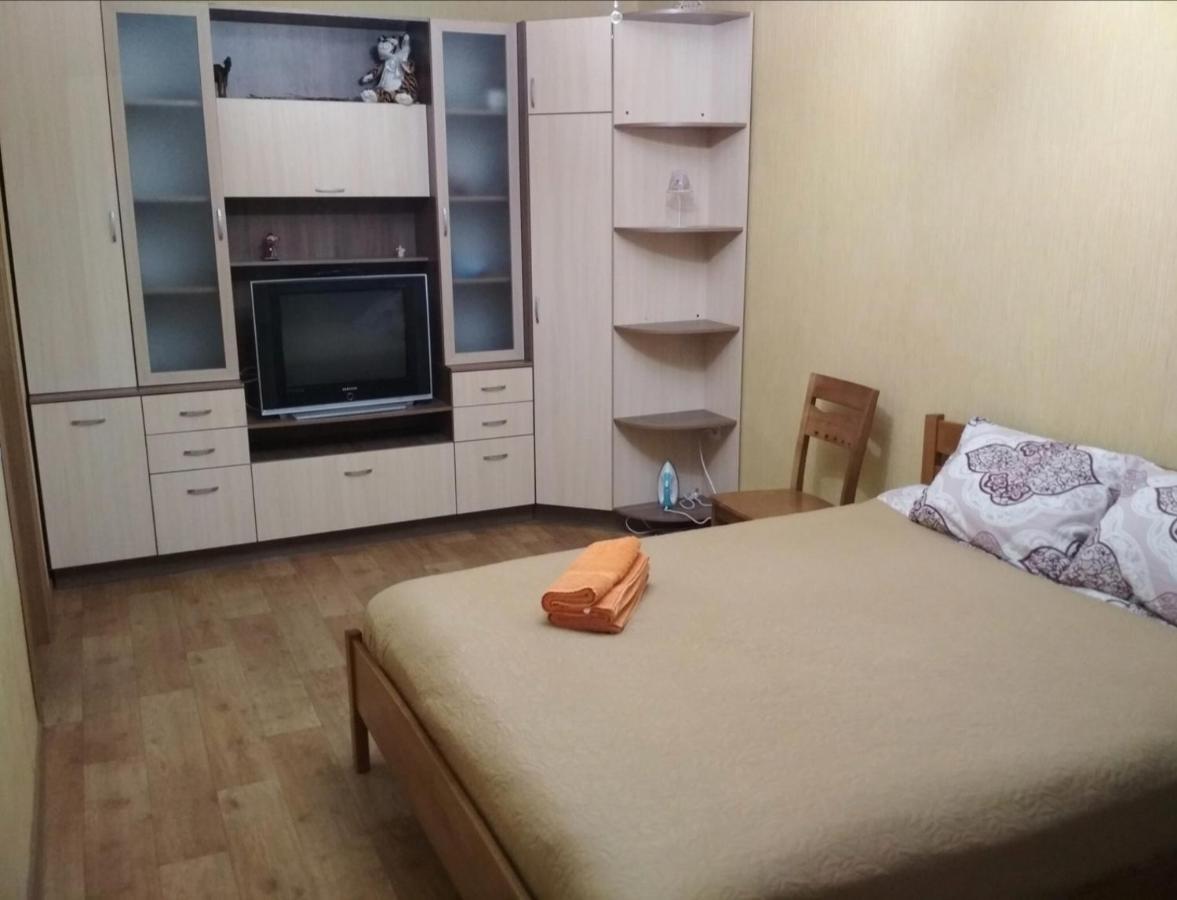 Уютная Квартира На Лётной 6 Chernihiv Exterior photo
